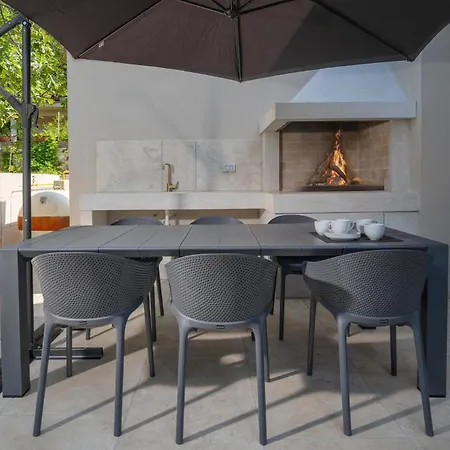 Amazing In With House A Panoramic View *