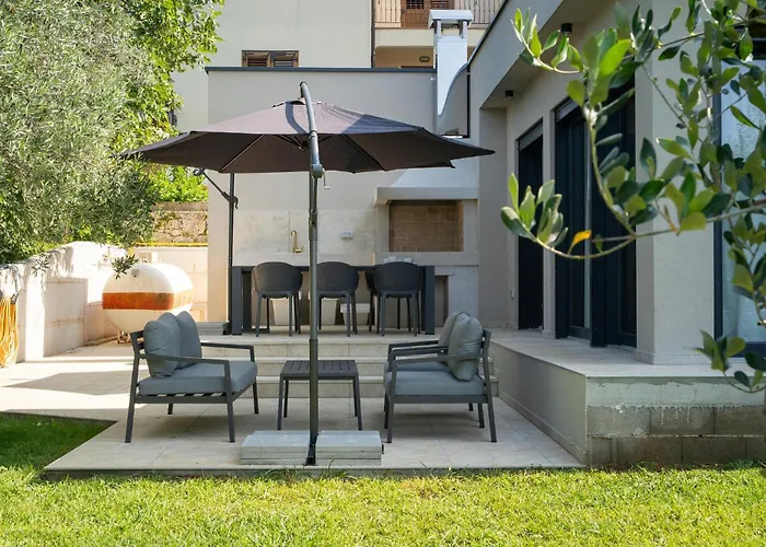 Amazing In With House A Panoramic View 펜션 브르사르